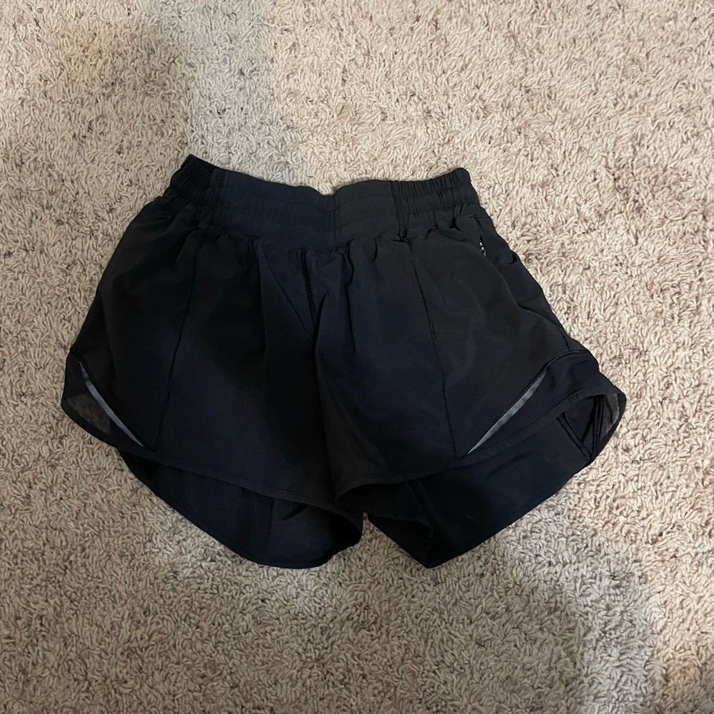 LULULEMON HOTTY HOT SHORT 4” BLACK